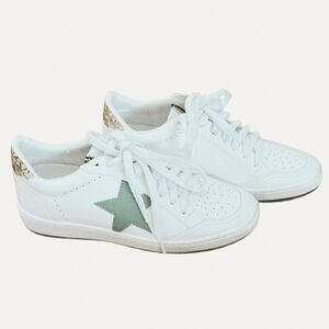 Vici Shu Shop Paz White and Green Star Sneakers